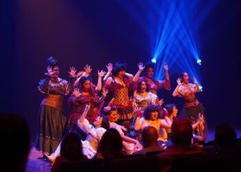 Espetáculo premiado, ‘Cabaré Chinelo’ encerra temporada no Teatro Amazonas