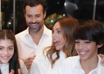 Carol Célico anuncia nome e sexo de seu terceiro filho em chá revelação