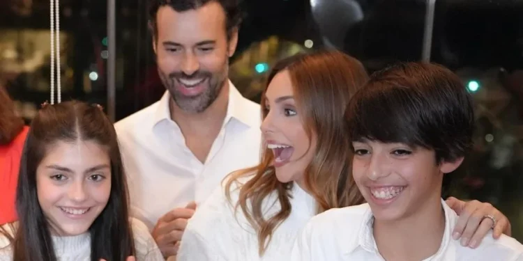 Carol Célico anuncia nome e sexo de seu terceiro filho em chá revelação