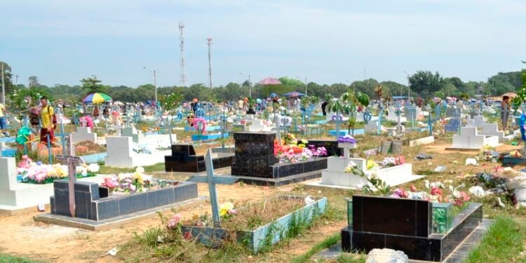 Dia de Finados: cemitérios públicos tem programação especial