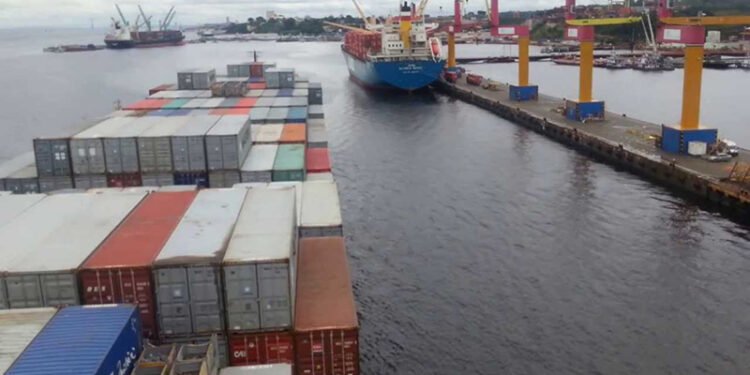 Subida dos rios traz alento aos amazonenses e melhoria na logística de produtos