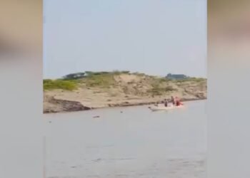 Uma cozinheira está desaparecida após uma embarcação naufragar no rio Solimões