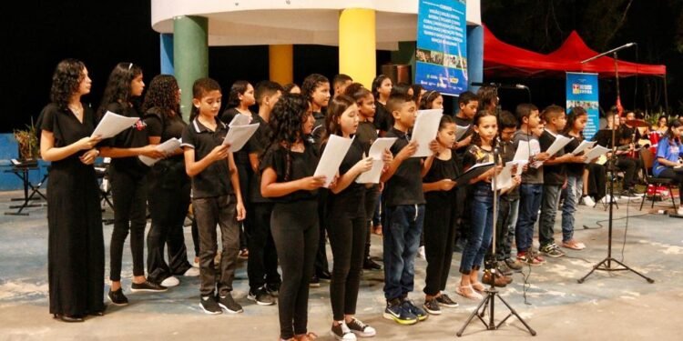 Alunos do Liceu Cláudio Santoro, unidade Envira, realizam mostra cultural de fim de ano