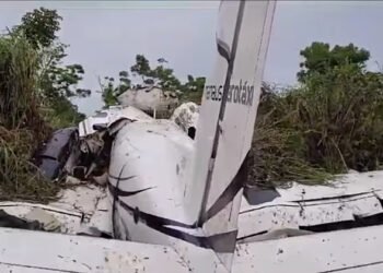 aviao-barcelos-acidente