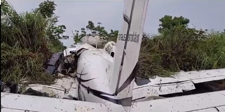 aviao-barcelos-acidente