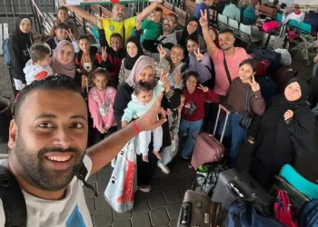Foto brasileiros deixando Gaza