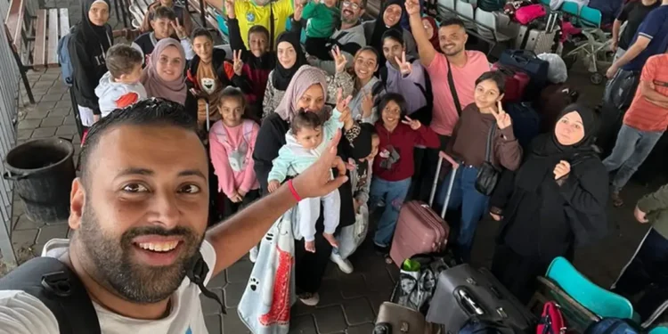 Foto brasileiros deixando Gaza