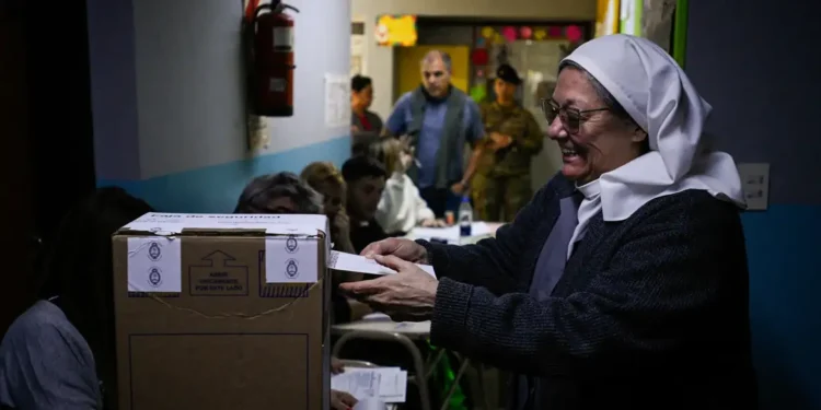 foto mulher votando eleição Argentina