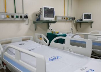 Foto de uma cama de hospital