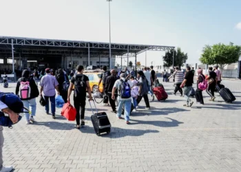 Foto migrantes passagem de Rafah