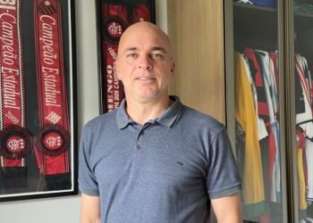 Foto Maurinho técnico do Parintins FC