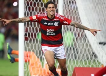 Foto jogador pedro comemorando gol