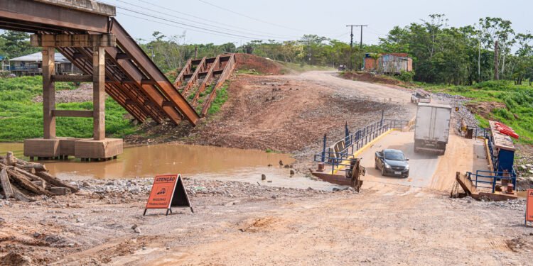 ponte sobre o rio autaz mirim
