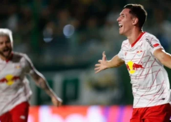 Foto jogadores do Bragantino comemorando