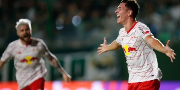 Foto jogadores do Bragantino comemorando