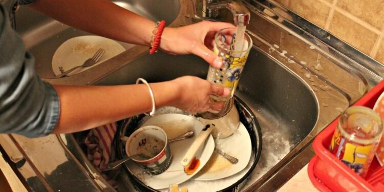 ‘O trabalho de cuidado é a base do funcionamento social’, destaca psicóloga