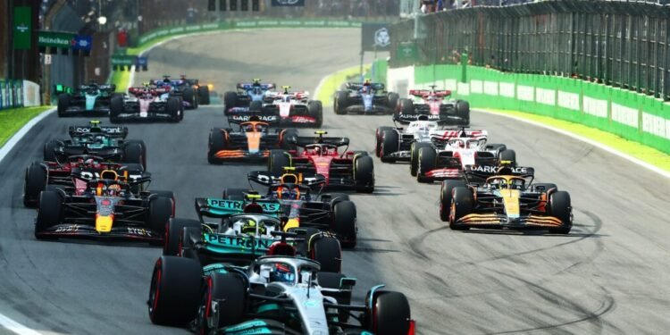 Foto de carros de fórmula 1 em Interlagos São Paulo