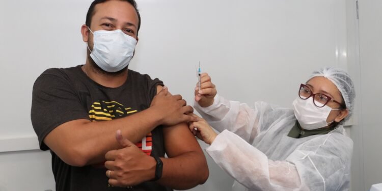 Confira os 74 pontos de vacinação contra Covid-19, em Manaus