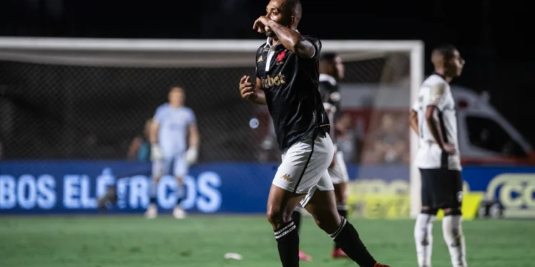 Foto jogador do vasco comemorando