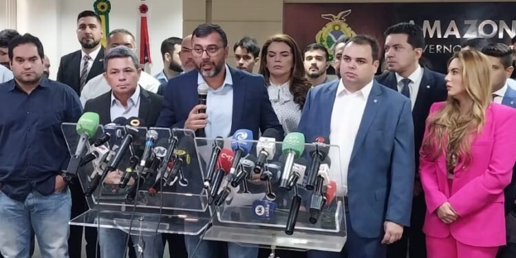 Foto de Wilson durante entrevista com secretariado e parlamentares