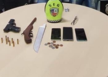 Apreensão de facas prisão de trio