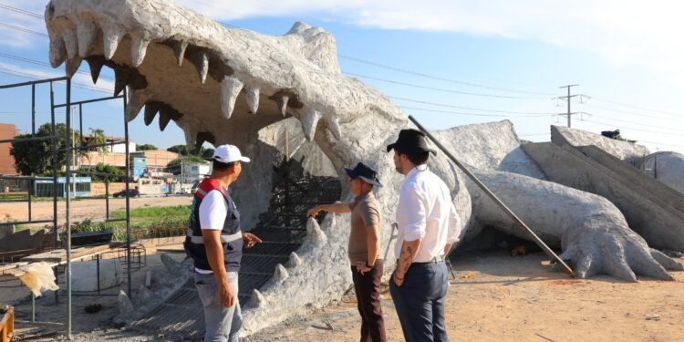 Prefeito confere obras da segunda etapa do parque Amazonino Mendes