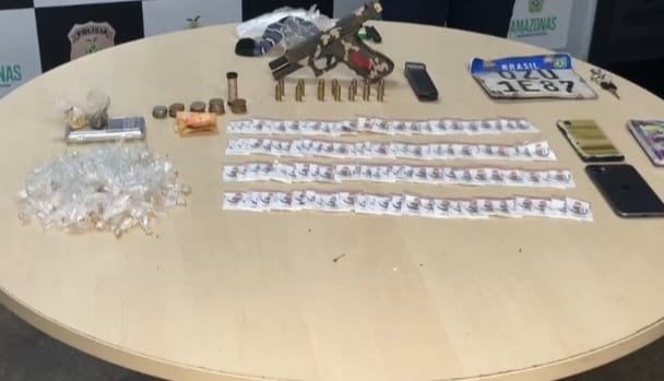 'cabeça' foi preso com armas e drogas