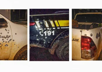 Dois veículos foram atingidos