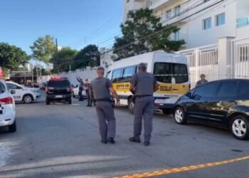 crianca-esuqecuda-van