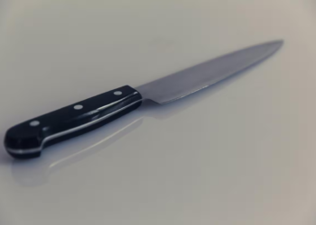 Mulher morta a facadas