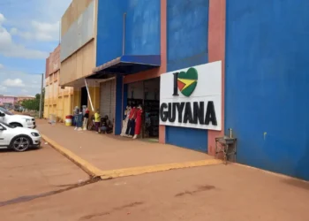 Brasileiros que vivem na fronteira temem problemas na Guiana