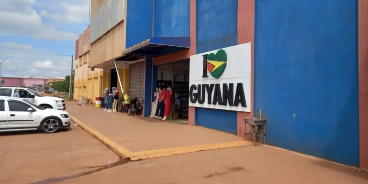 Brasileiros que vivem na fronteira temem problemas na Guiana