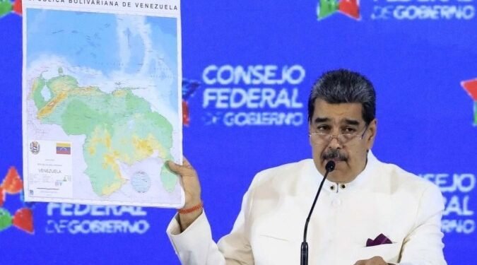 maduro apresentou novo mapa do pais incluindo a regiao da guiana