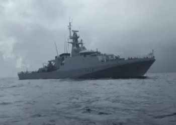 navio-britanico-de-guerra