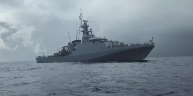 navio-britanico-de-guerra