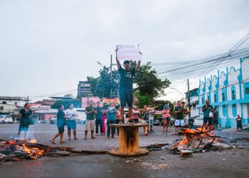 Vítimas do incêndio no Bairro do Céu reivindicam providências urgentes do governo do AM