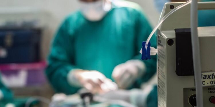 O Rei Charles III, na última sexta-feira, 261, fez uma cirurgia para retirada da HPB