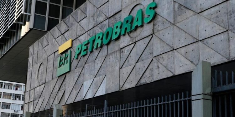 Petrobras reabre programa de estágio e Amazonas está entre os dez Estados contemplados