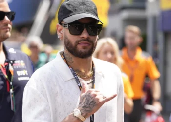 Polícia inspeciona autoridades fiscais da França para investigar transferência de Neymar