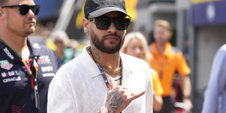 Polícia inspeciona autoridades fiscais da França para investigar transferência de Neymar