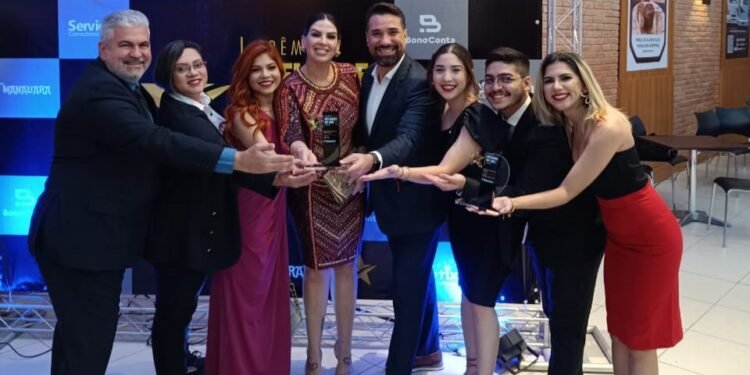 Rádio Rios recebe prêmio de Melhor emissora de rádio de 2023