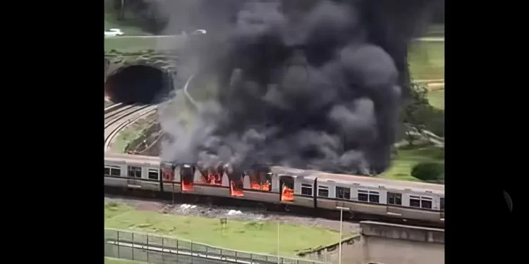 Vagão de metrô pega fogo no Distrito Federal