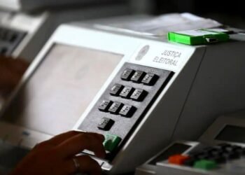 lacracao-urnas-eletronicas_mcamgo_abr