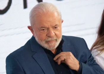 Sem compromissos oficiais previstos, Lula retorna de férias e chega em Brasília