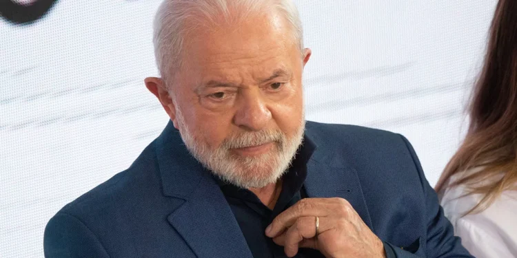 Sem compromissos oficiais previstos, Lula retorna de férias e chega em Brasília