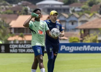 Ramon elogia seleção após 2 a 0 sobre Colômbia