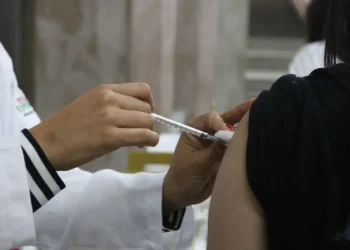 vacina contra covid-19 desenvolvida pela Fiocruz