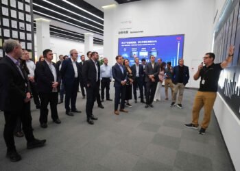 visita fábricas TCL e BYD