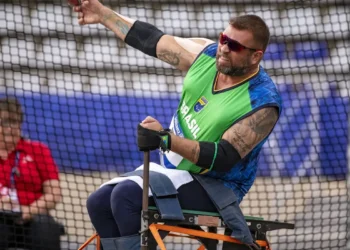 André Rocha conquista ouro no lançamento de peso