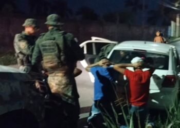 Arma de fogo é apreendida com trio em atitude suspeita, no Parque das nações